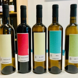 VINOCEROS

Un magnifique négoce de raisins bios dans les Pyrénées-Orientales, parfait pour découvrir les cépages blancs de cette région : Grenache blanc, Vermentino, Maccabeu, Muscat...

https://www.vinsnature.fr/domaine/252-domaine-vinoceros

Merci Christophe pour la livraison !

#vinoceros @vinoceros66 #vin #vinbio #vinsbios #vinbiologique #wine #vinnaturels #vinvivants #purjus #vinsnature #vinsnaturels #organicwines #biodynamicwines #naturalwine #naturalwines #lyon #cavistelyon #lyon #vinbiodynamique #winelover #vino #redwine #winetasting #foodandwine #winetime #winery #vinho #winelovers #winestagram